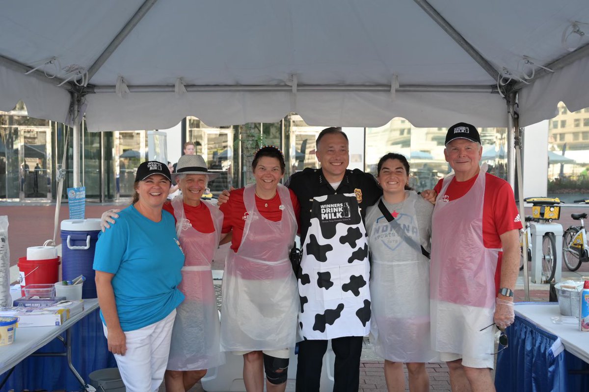 IMPD_Chief's tweet image. Today I traded in my badge for a scooper at the 36th Annual Ice Cream Social on Monument Circle! 🍦
Thanks to everyone who came out to chill with us!