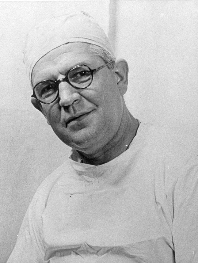 Who you gonna call? 

135 New Zealanders took part in the Battle of Britain: Keith Park’s No. 11 Group protected London and South-East England, including No. 54 Sqn fighter aces Al Deere and Colin Gray, while Archibald McIndoe began his pioneering treatment of burns. #TheFew 🇳🇿