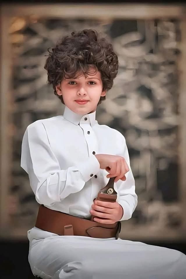 الحب هو أقوى سلاح في التربية.
"أظهروا لأبنائكم حبكم واهتمامكم بهم
الحب يعزز ثقة الأبناء بأنفسهم ويجعلهم أكثر سعادة وهو أساس التربية السليمة