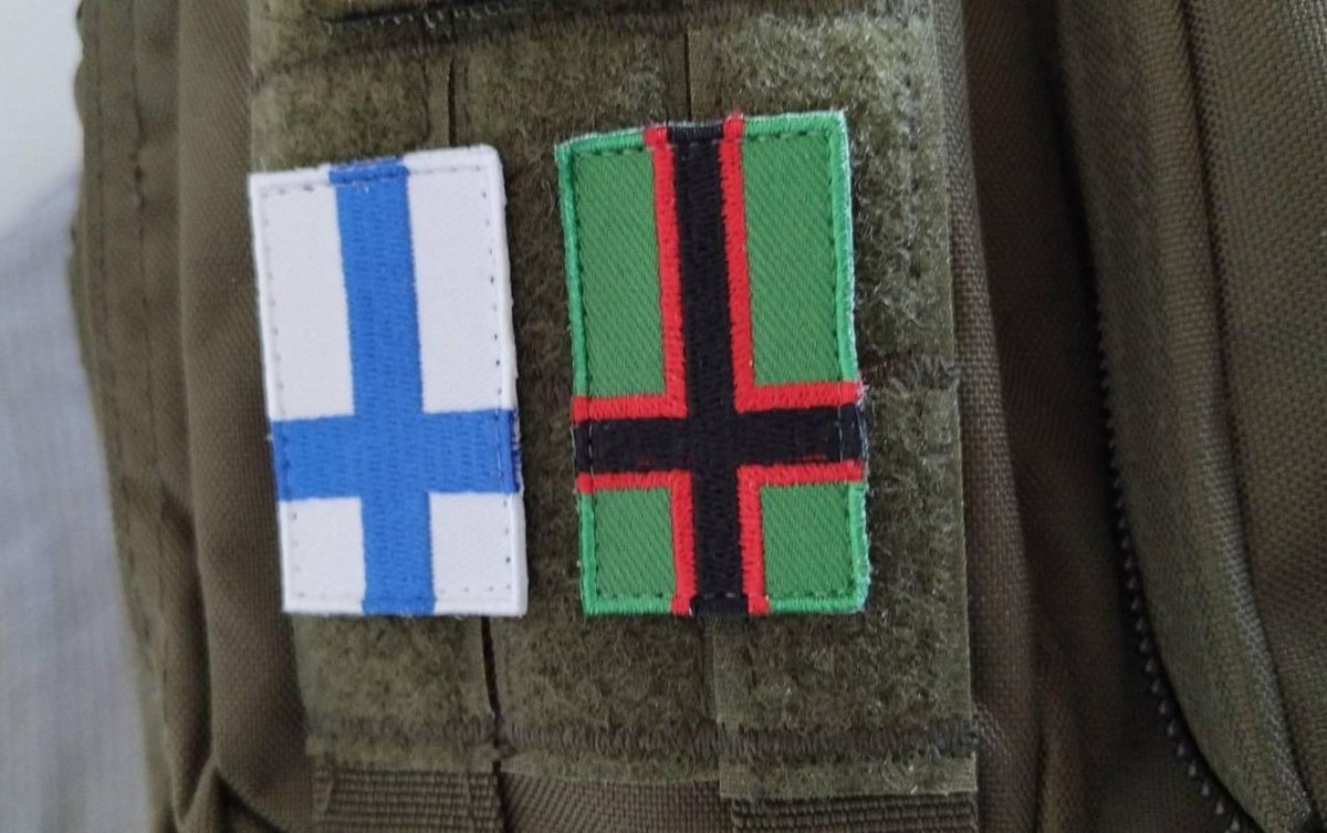 KKLKND's tweet image. Kanzalline voinu sai oman nimen, sidä sanottih «kesselivoinakse». Sendäh miehet lähtiettih meččih pagoh, korbiloih mečästyskodazih, kus elettih hirvielöi vuozii. Tavan mugah matkah lähtiettih kesseli-kaššali selläs, sie oldih evähät da elaigah pädijät vešit.
#FreeKarelia