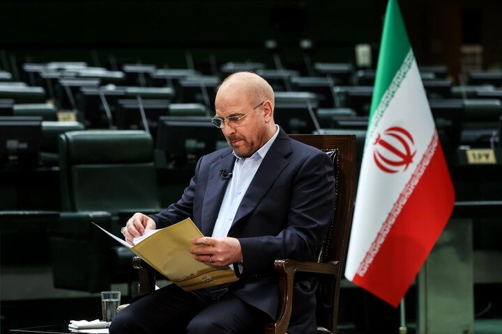Hosna_sfai's tweet image. قالیباف: حتی اگر ما با اسرائیل کاری نداشته باشیم، او با ما کار خواهد داشت.
چون رژیمی که موجودیتش در خطر باشه، برای بقا به هر جنایتی دست میزنه!