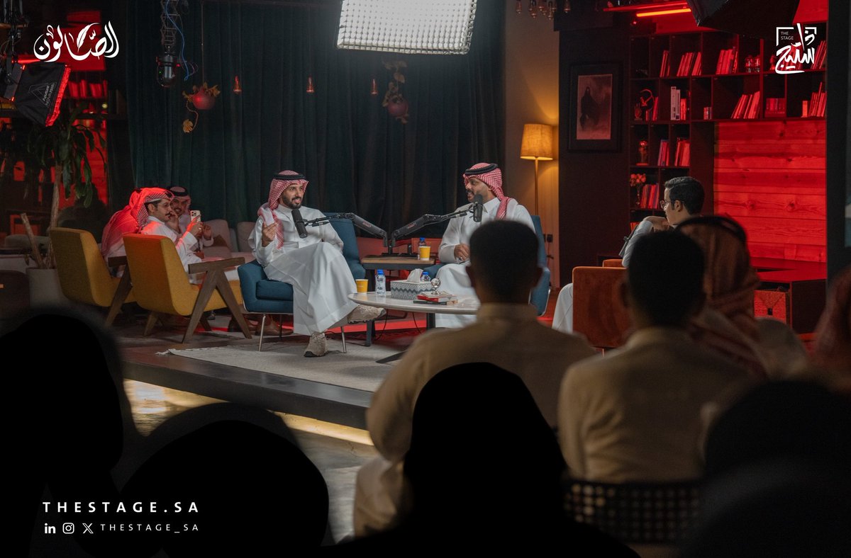 thestage_sa's tweet image. في ليلة قصيد، امتزجت القصائد بالأسئلة، والشعر بالعاطفة.
مع الشاعر رفعان العرجاني @Refaan_alarjani والشاعر محسن بن تركي @m_albryk، شاركونا في #لقاء_الصالون رؤيتهم للشعر، وفتحوا لنا أبوابًا من الشعور على شكل قصائد.
قدّم اللقاء: @sii400