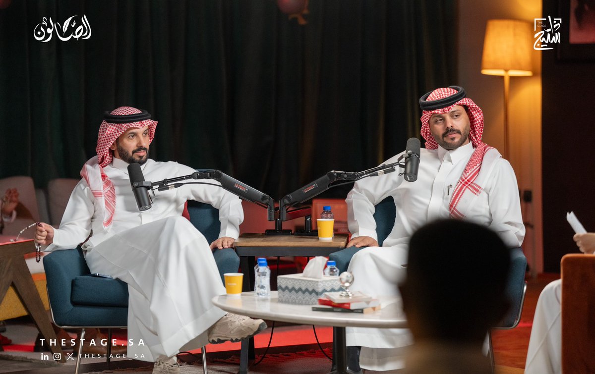 thestage_sa's tweet image. في ليلة قصيد، امتزجت القصائد بالأسئلة، والشعر بالعاطفة.
مع الشاعر رفعان العرجاني @Refaan_alarjani والشاعر محسن بن تركي @m_albryk، شاركونا في #لقاء_الصالون رؤيتهم للشعر، وفتحوا لنا أبوابًا من الشعور على شكل قصائد.
قدّم اللقاء: @sii400