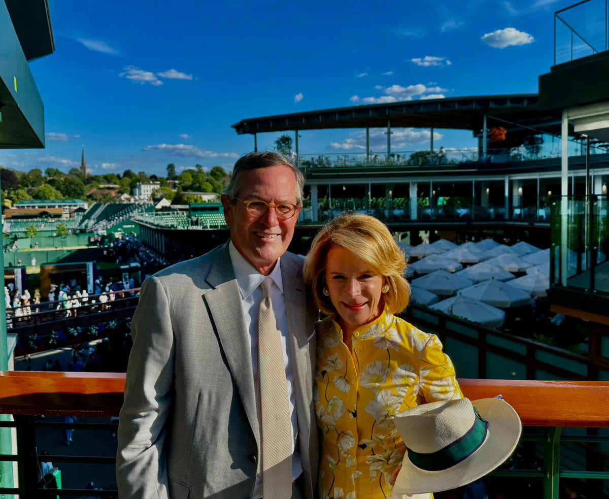 USAmbUK's tweet image. A great honor to attend the Women’s semi-finals at @Wimbledon. A true celebration of world class sport and British tradition. Congratulations to Amanda Anisimova on advancing to the finals. We will be cheering you on this Saturday!