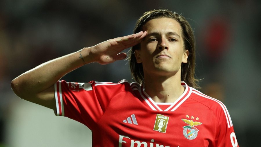 🚨🚨 BREAKING: Álvaro Carreras to Real Madrid, HERE WE GO! ⚪️

Verbal agreement in place between Real Madrid and Benfica.

Real Madrid to pay €50M in multiple installments instead of one payment.

[<a href="/FabrizioRomano/">Fabrizio Romano</a>]