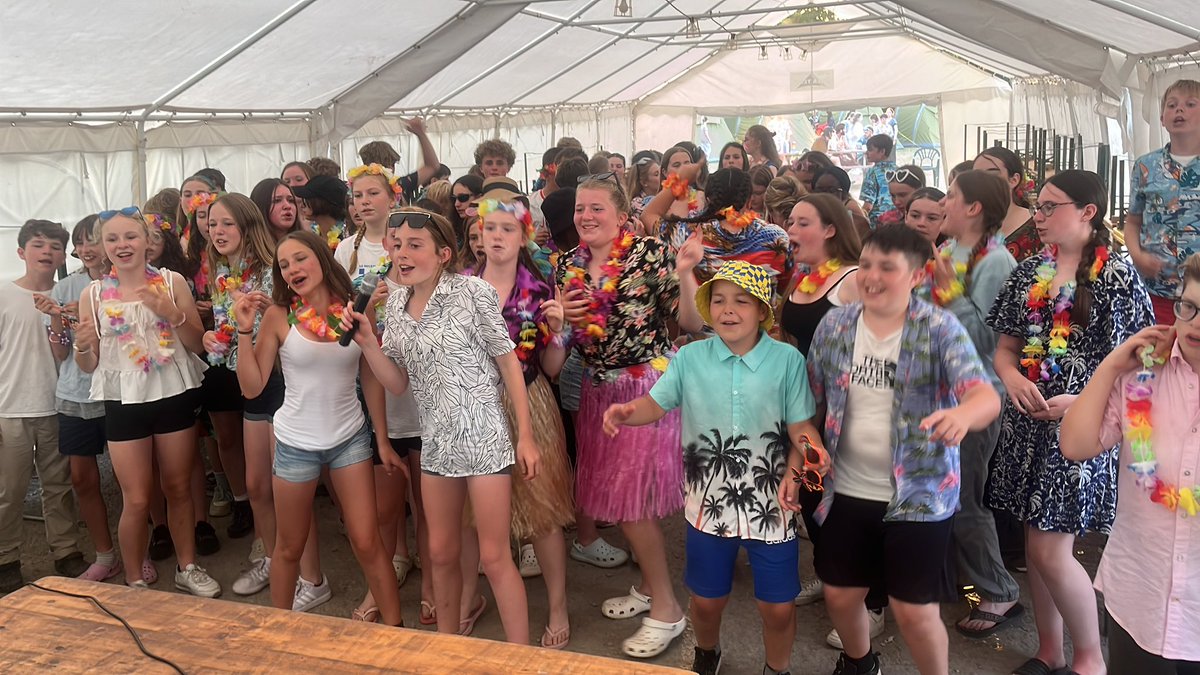 Awards to Karaoke in less than 15 minutes!!!! #UCWales25 🏴󠁧󠁢󠁷󠁬󠁳󠁿