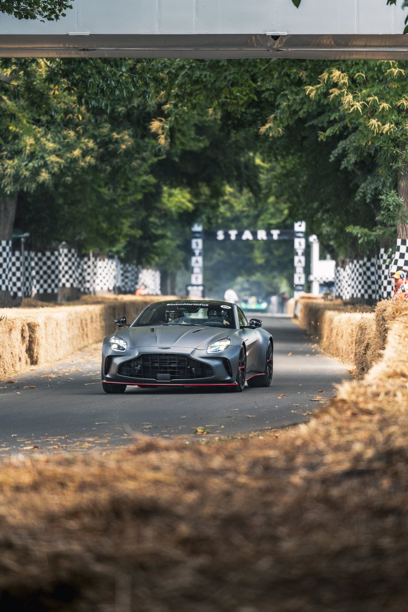 astonmartin's tweet image. Vantage S. Unleashing unrelenting thrills on the @fosgoodwood hillclimb.
Discover: bit.ly/4nss1z8
#AstonMartinFoS #Vantage #THRILLDRIVEN