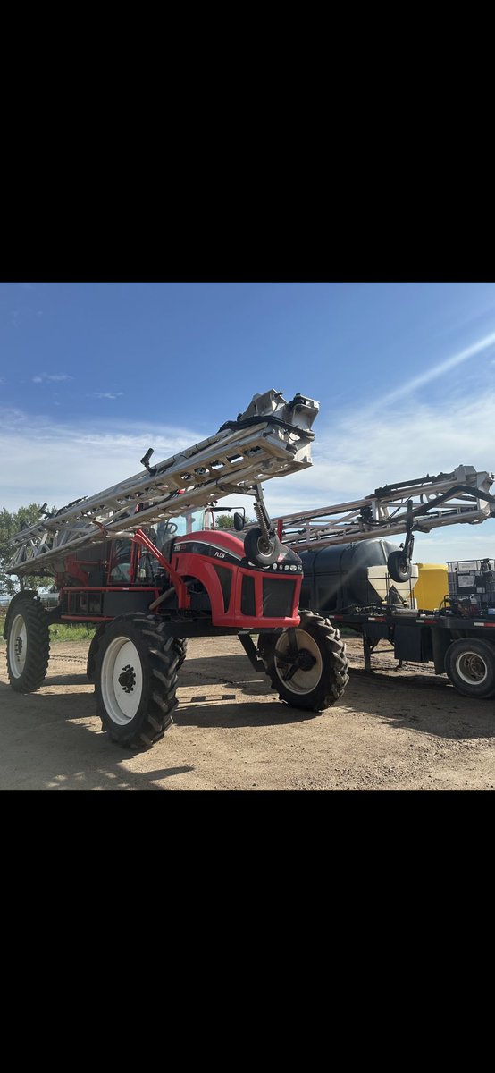 BBG1815's tweet image. New machine, sold. Trade in, sold.
The snowball Leaves me with a 2500 hour 2014 AS1020. 132 ft conventional machine. Deere ready. 22 inch row ready.
Thru our shop and delivered at $125,000
Swapping 1000 gallon tank for a 1200 is possible!
Retweets appreciated!