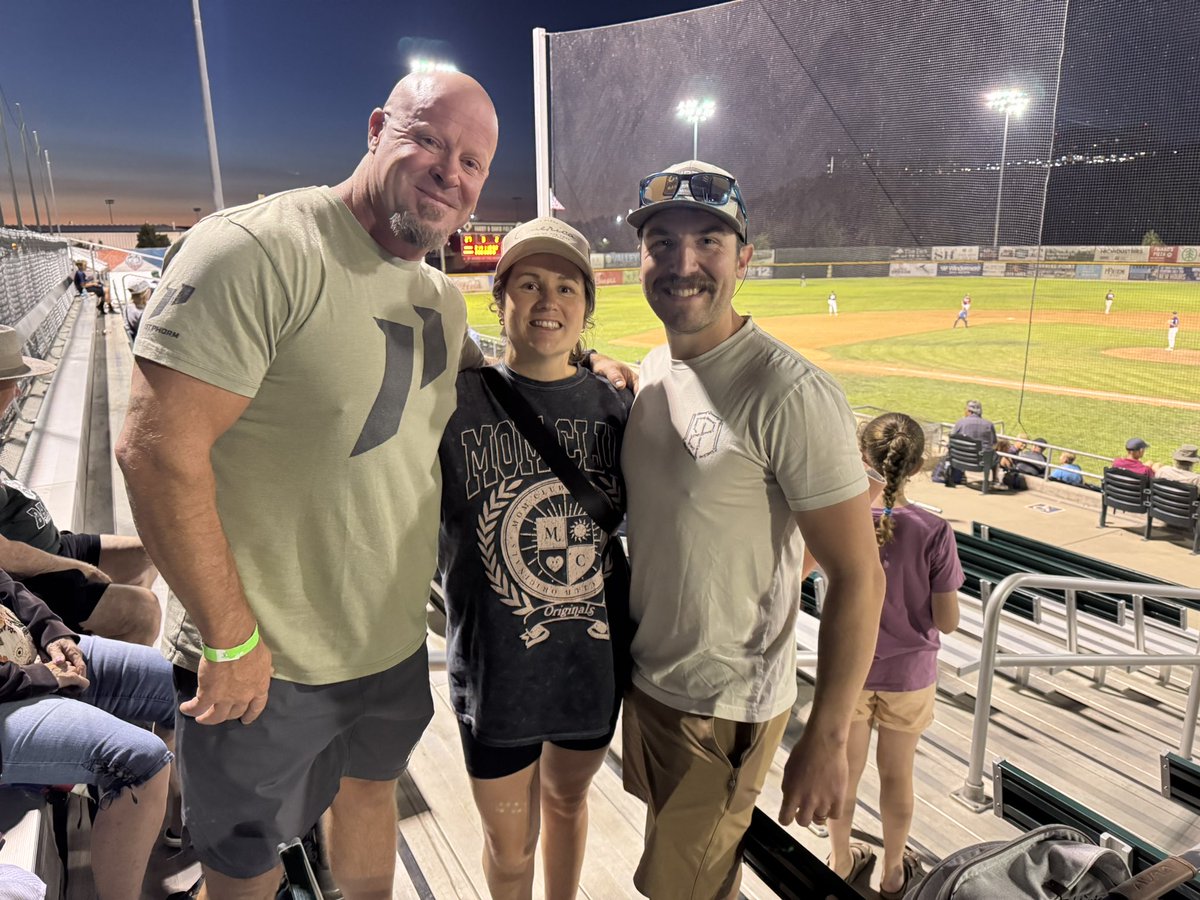 CoachTWOsborne's tweet image. Another night watching Rogues baseball with two of my all time favorite HV grads/athletes @rytaylor11 and @marymhayden amazing humans & parents to 3 kids now! Blessed to still be in their lives after all these years! #thegoodstuff
