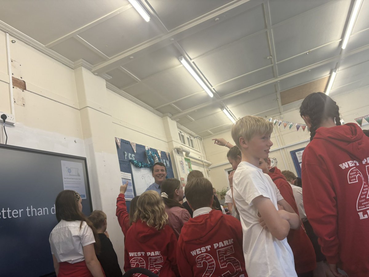 A busy week for debating with three days of transition debates and huge numbers in attendance for our KS3 debate club! What better than seeing our sixth formers showing our younger pupils how to use their voice!