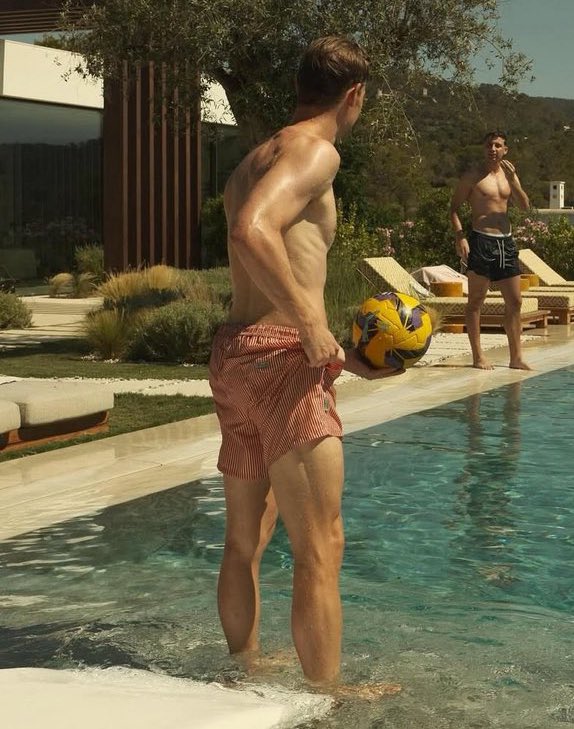 Hot Frenkie de Jong bulging