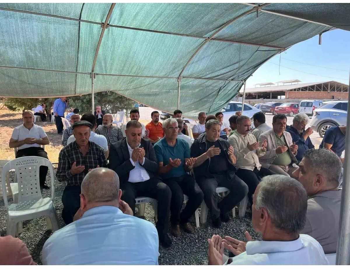 Önceki dönem Battalgazi Belediye Başkanı Osman Güder'in vefat eden babası Cumali Güder'in Samanköy'deki taziyesine İlçe Başkan Yardımcımız Kürşat ÖZZAPÇI katılım sağladı. Merhuma Allahtan rahmet yakınlarına başsağlığı diliyoruz.