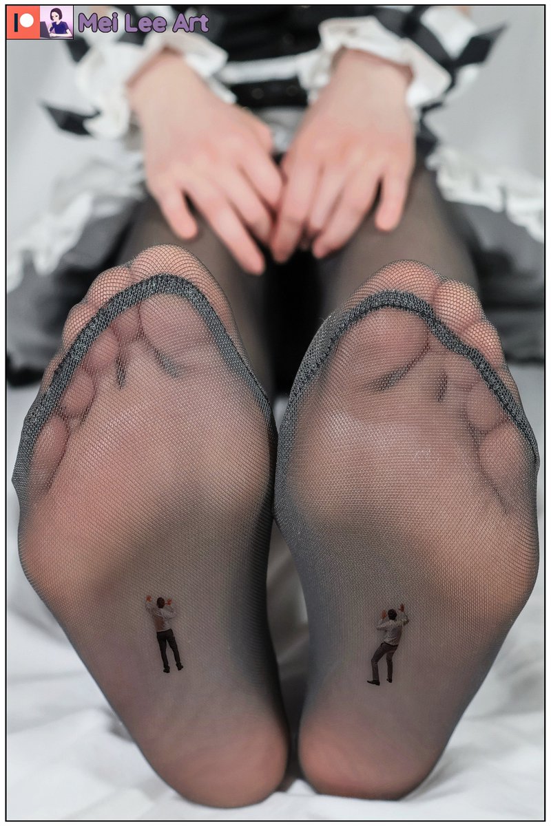 R3kacutioner's tweet image. This giantess decided to put these two tinies in her stockings after she shrunk them. #sizetwitter #giantess
Model: @MeiLeeArt