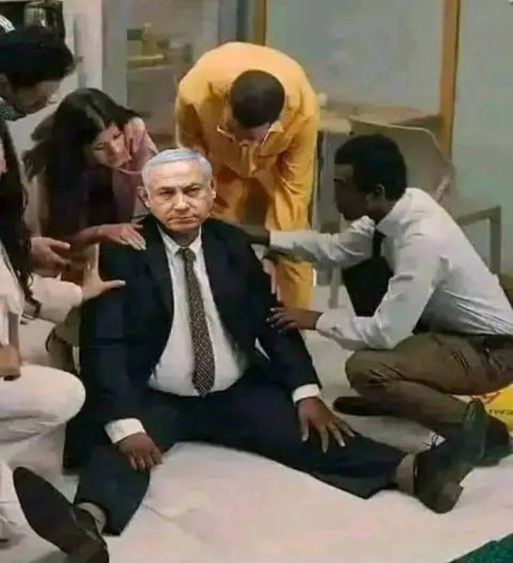 وضعية #نتنياهو بعد ان شاهدمقطع #القسام الليلة. 🤪🤪🤪