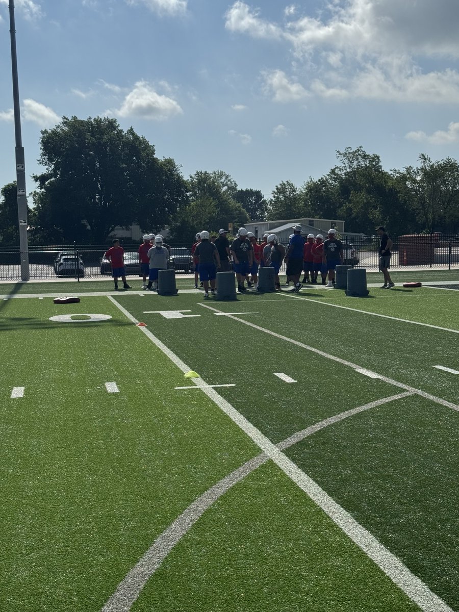 RedDogFootball's tweet image. Had a blast working with our feeder schools and future Red Dogs today! Future is bright! #RDT