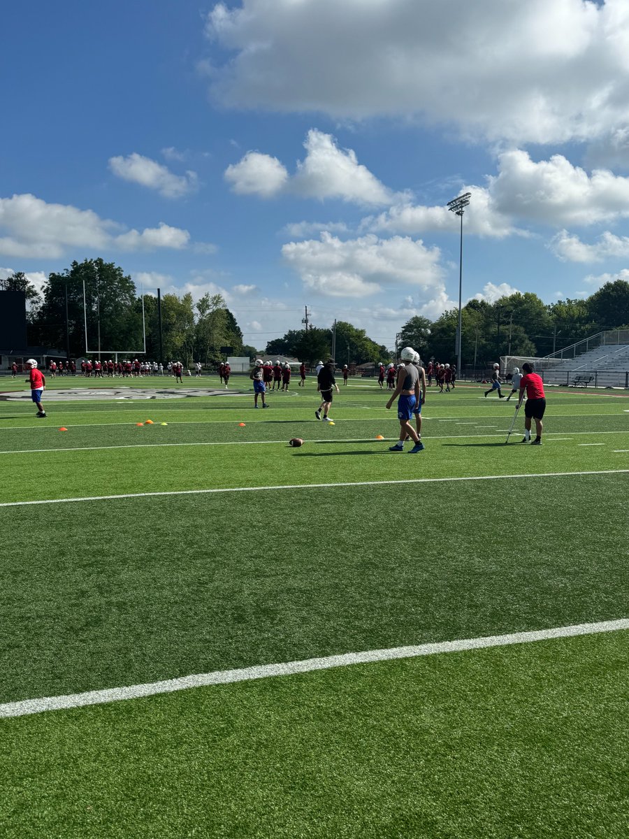 RedDogFootball's tweet image. Had a blast working with our feeder schools and future Red Dogs today! Future is bright! #RDT
