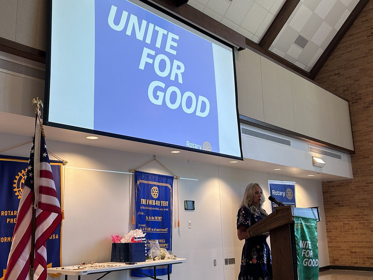 Liz B ➡️ Liz M

Liz Barfield passing the gavel to Liz McKown who will take over as President this Ritary year. We look forward to serving and connecting with Liz and our fellow members as we Unite For Good!