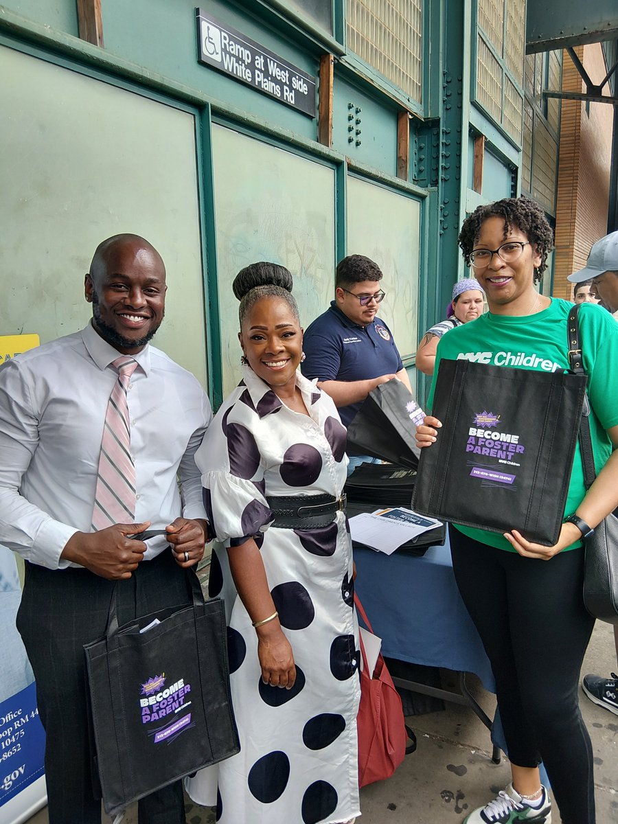 ChildrensVllg's tweet image. Honored to join @ACSNYC for a Day of Action with Council Members @CMKevinCRiley & @GaleABrewer!
We connected with the community on foster care & local support services.
#FosterCare #CommunitySupport #TheChildrensVillage #NYC