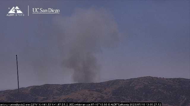 engineco16's tweet photo. #RecheFire #RecheCanyon 5-10 scres, MROS. burning to the NE, potential for 100+ acres. #MorenoValley @CALFIRERRU https://t.co/4kkHYJsOYa
