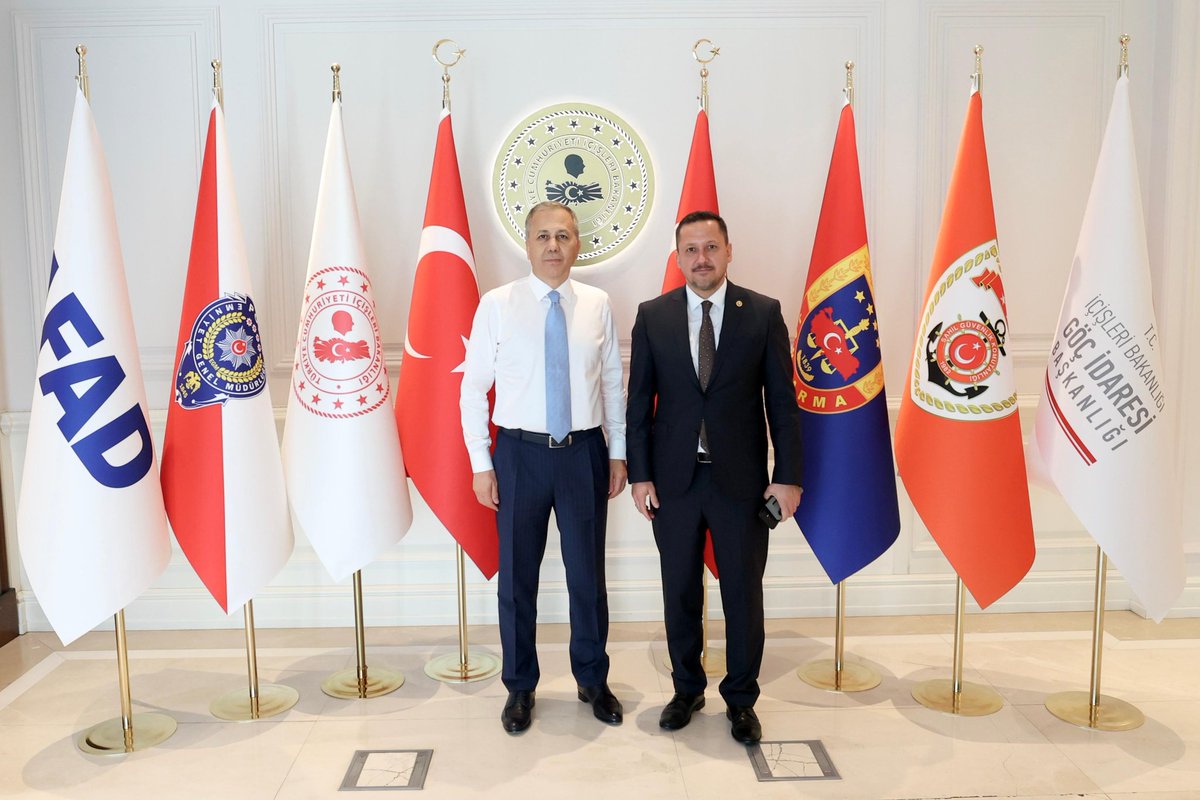 Bugün, İçişleri Bakanımız Sayın Ali Yerlikaya’yı makamında ziyaret ettim.

Şehrimize ve ülkemize dair çeşitli başlıklarda  verimli bir görüşme gerçekleştirdik.

Her bir adımda milletimizin hayrını gözeterek ilerlemeye devam edeceğiz.
