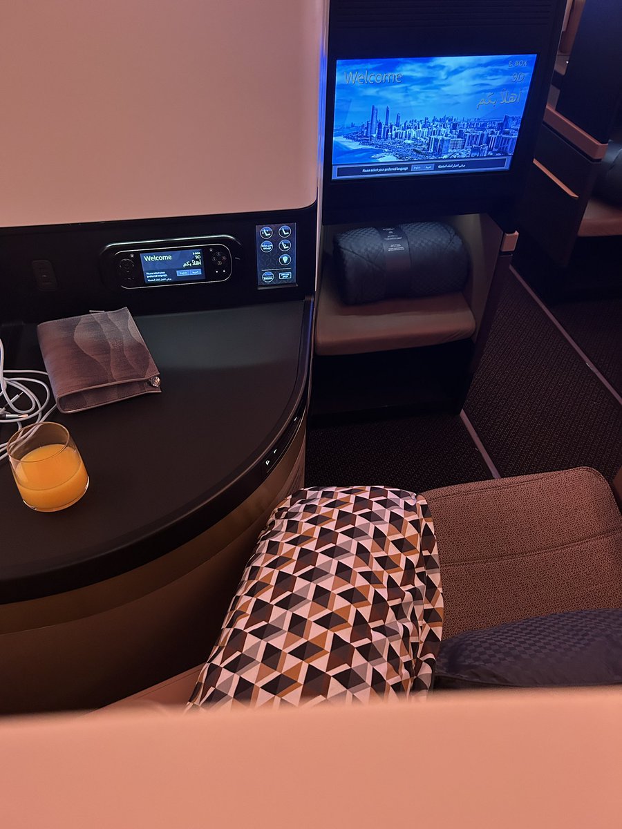Let’s see what Etihad has for me … probably not a lot after my sleeping pill 😂😂