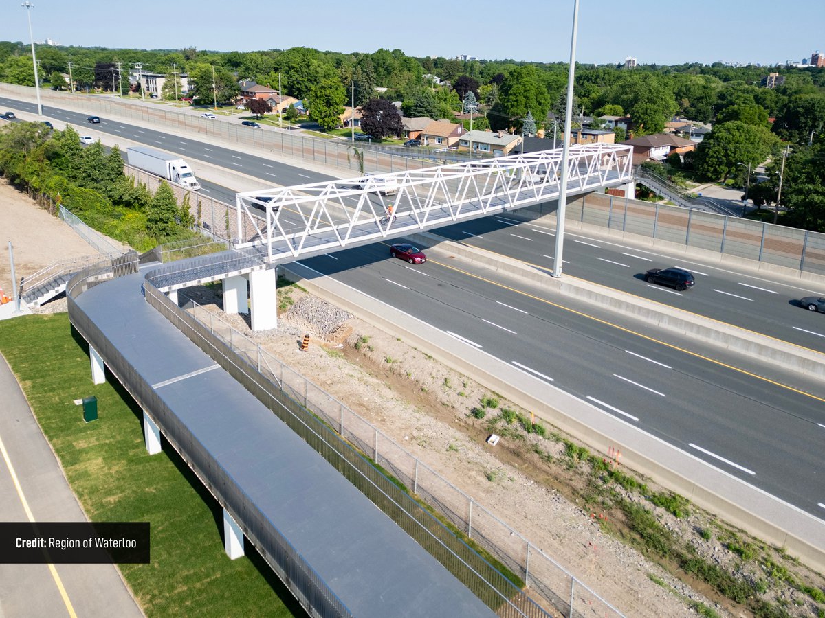 HICC_ca's tweet image. [1/3] This steel truss bridge may be a striking white, but it offers a very green solution for getting around. Walk, run, bike or roll on over to the new pedestrian bridge in #Kitchener, #ON!

Learn more: regionofwaterloo.ca/Modules/News/i…