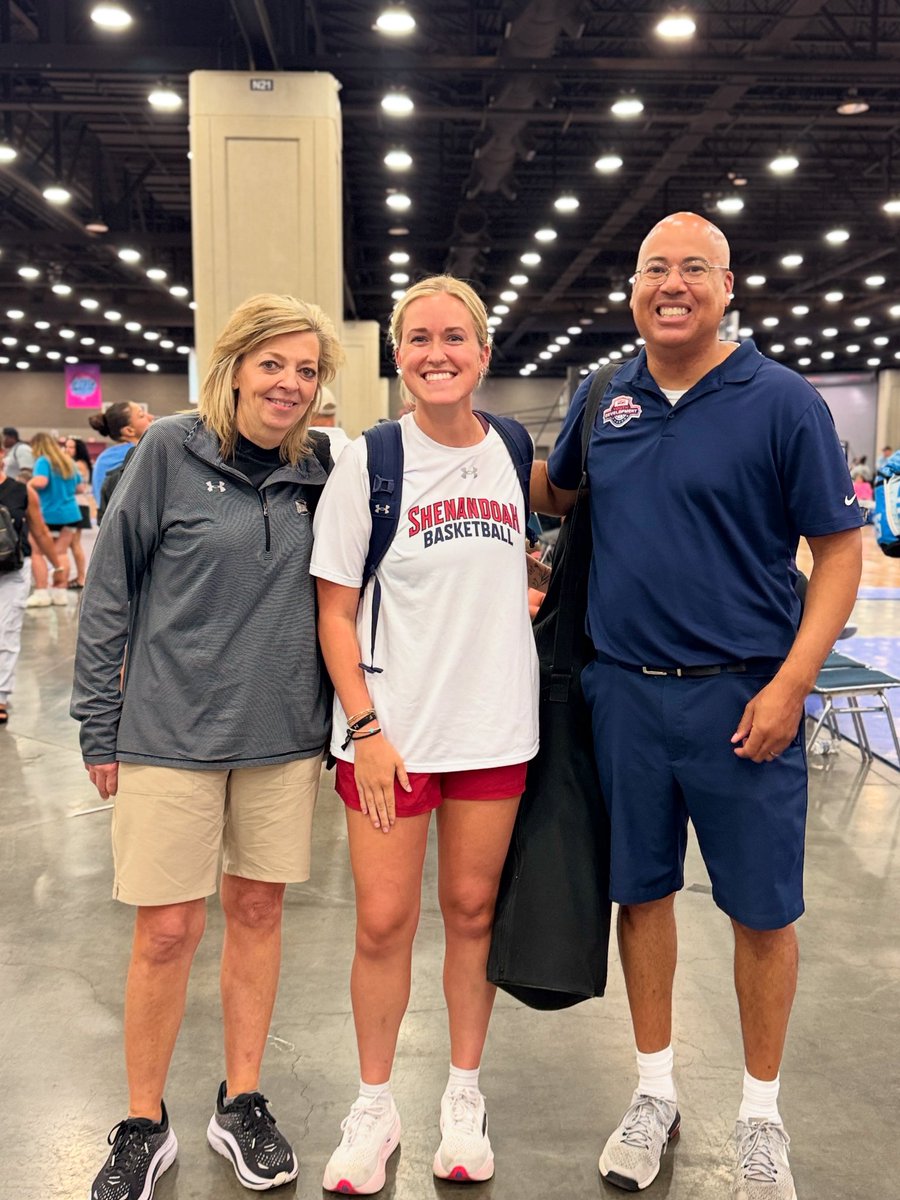 WSSTEALERS (@wsstealers) on Twitter photo The annual program alum picture <a href="/TFNsRun4Roses/">TFN's Run 4 Roses</a> with <a href="/SUHornetsWBB/">Shenandoah WBB</a> Tessa Hampton!
🏀😊!!! The annual program alum picture <a href="/TFNsRun4Roses/">TFN's Run 4 Roses</a> with <a href="/SUHornetsWBB/">Shenandoah WBB</a> Tessa Hampton!
🏀😊!!!