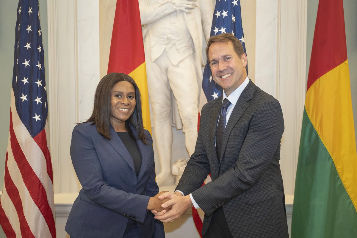 AsstSecStateAF's tweet image. Today, SBO Fitrell had a constructive meeting with Guinea-Bissau's Secretary of State for International Cooperation, Fátumata Jau. They discussed ways to strengthen economic activity between our countries in key sectors such as minerals and energy infrastructure, as well as to…