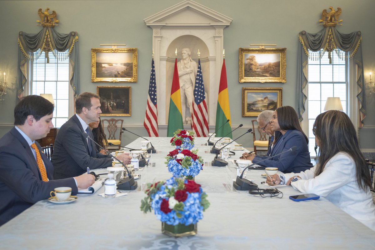 AsstSecStateAF's tweet image. Today, SBO Fitrell had a constructive meeting with Guinea-Bissau's Secretary of State for International Cooperation, Fátumata Jau. They discussed ways to strengthen economic activity between our countries in key sectors such as minerals and energy infrastructure, as well as to…