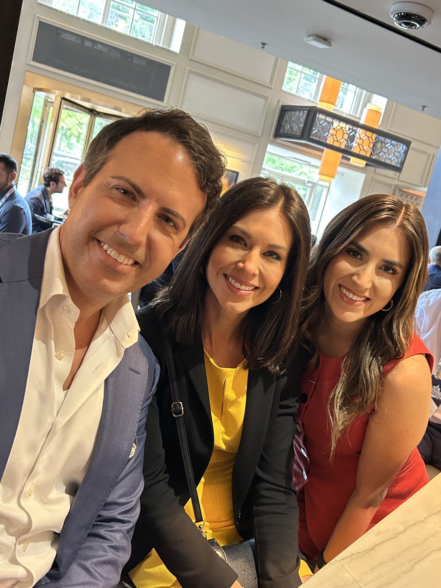 AnaCabrera's tweet image. Amazing journalists, amazing colleagues. @gabegutierrez @CamilaBernal #NAHJ2025