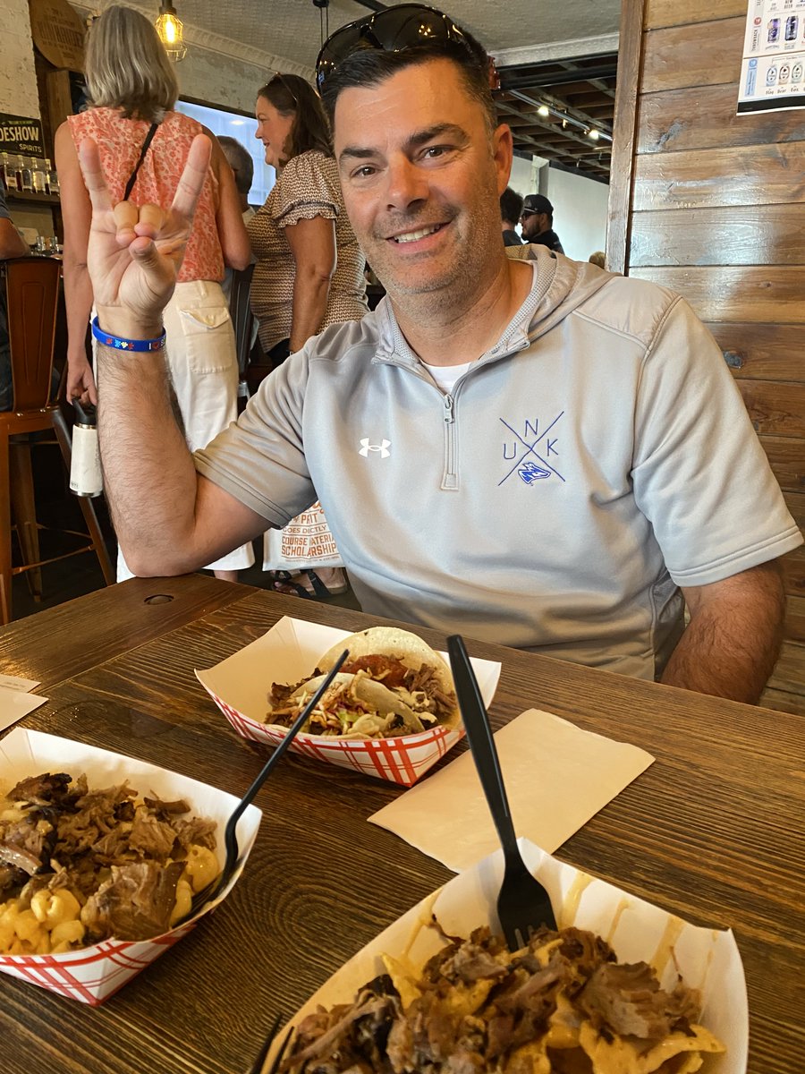 Great to have ⁦<a href="/Yo_Muchacho/">Muchachos</a>⁩ and my guy ⁦<a href="/nmaestas/">Nick Maestas</a>⁩ in Kearney tonight!  Always going to get his grub! 🤝