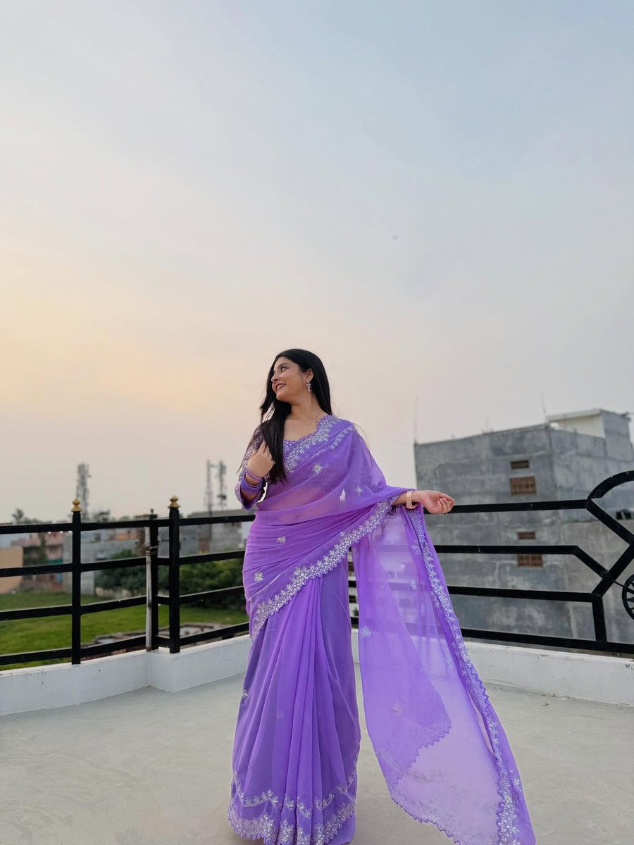 Is there anyone here with 100K+ followers on Instagram?
Want to see what kind of content is working these days 👇
Tag or reply with your IG handle if you're one of them!

#InstagramCreators #InfluencerHunt #SocialMediaStars