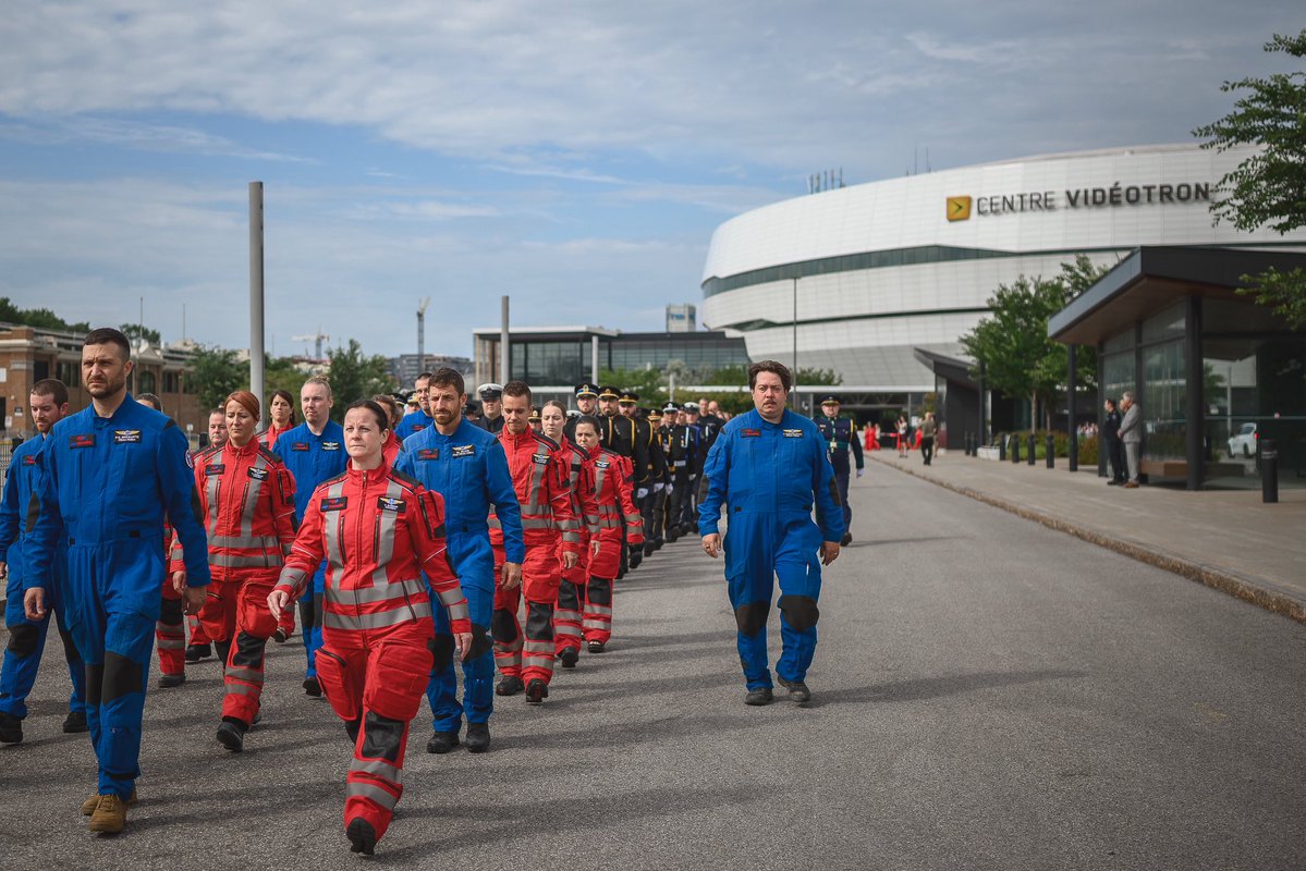CJKateri's tweet image. Une cérémonie très touchante pour honorer Olivier Blouin, Sébastien De Lutio et Sébastien Groulx, trois héros d’@AIRMEDICQC qui ont perdu la vie en mission sur la #CôteNord. Leur courage et leur humanité ne seront jamais oubliés🙏