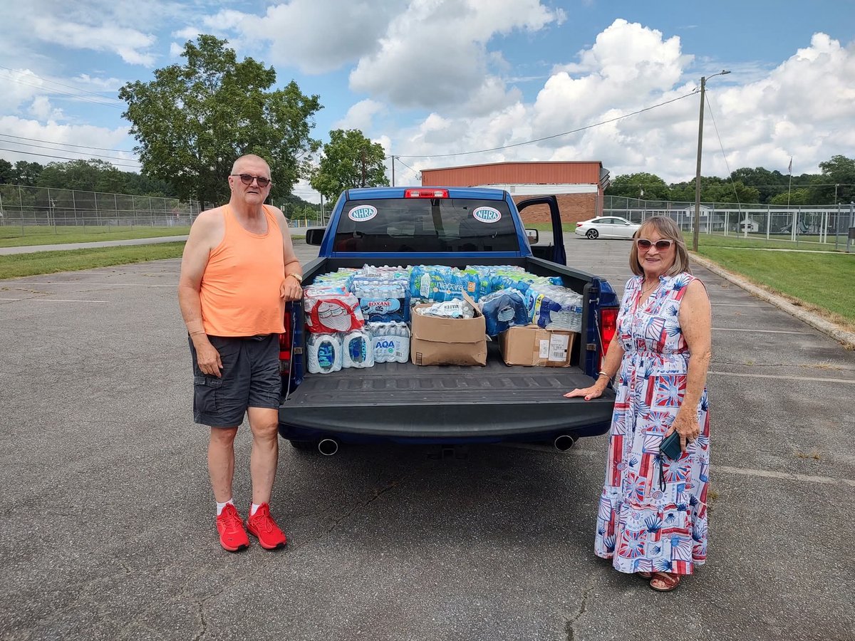 LeighBrown's tweet image. Thanks to the tip from @WolfpackKaraoke we got a load of water delivered to Mebane NC. So grateful for my church and #patriotrelief families!!