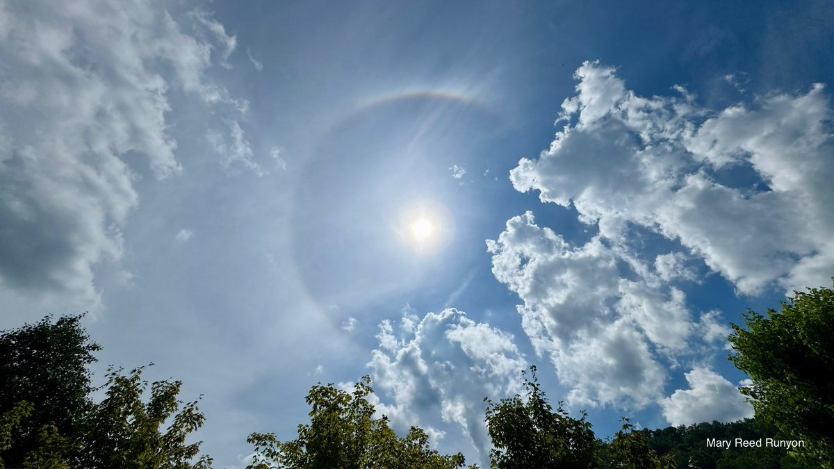 MaryReedRunyon1's tweet image. Halo around the sun today.  @WYMT @brobwx @WSAZBrandon @SpencerWeather @cjwxguy56 @Kentuckyweather @JimWKYT @jloganwxguy @snider_wx #ekywx #kywx #sekywx