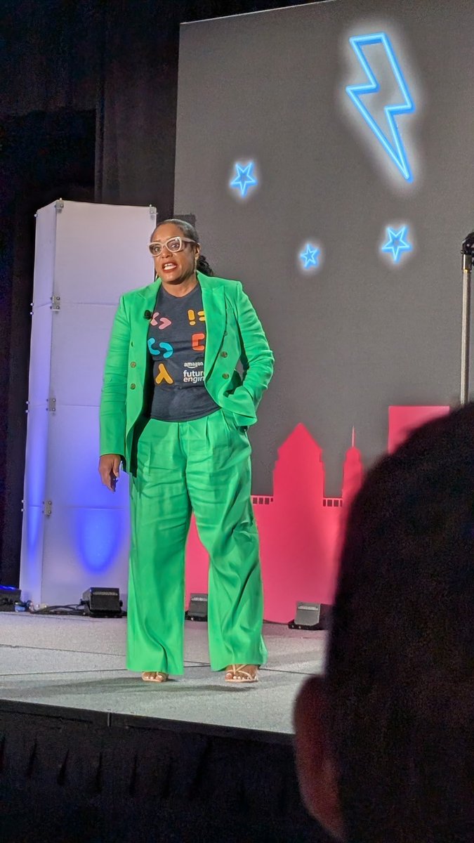 misshat2's tweet image. I never knew being an #cseducator could be like this! @mathematic_AL was an amazing MC and to top all of I got to welcome @jakebask to the #fancommunity Thank you @csteachersorg for this amazing opportunity to share my @LancasterISD babies! See you next year!! @dfwcsta