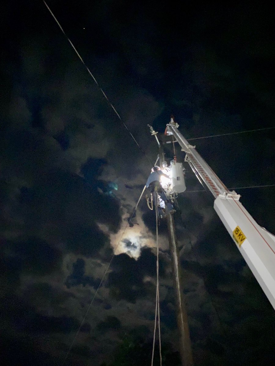 PSOklahoma's tweet image. From powering our communities day and night to helping students explore careers in energy, we're thankful for our everyday heroes. Join us as we celebrate National Lineman Appreciation Day with @IBEW! #PSOklahoma #IBEW1002