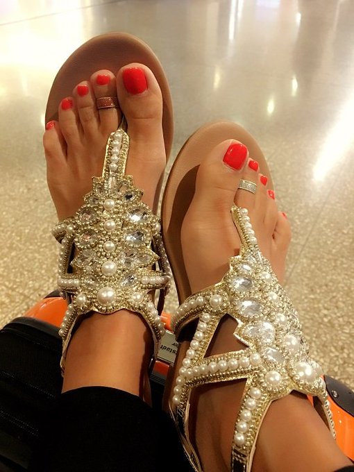 Miss Bella - Zoom in, I dare you 😇💍 #FeetLovers https://t.co/CXqIyRcFfX