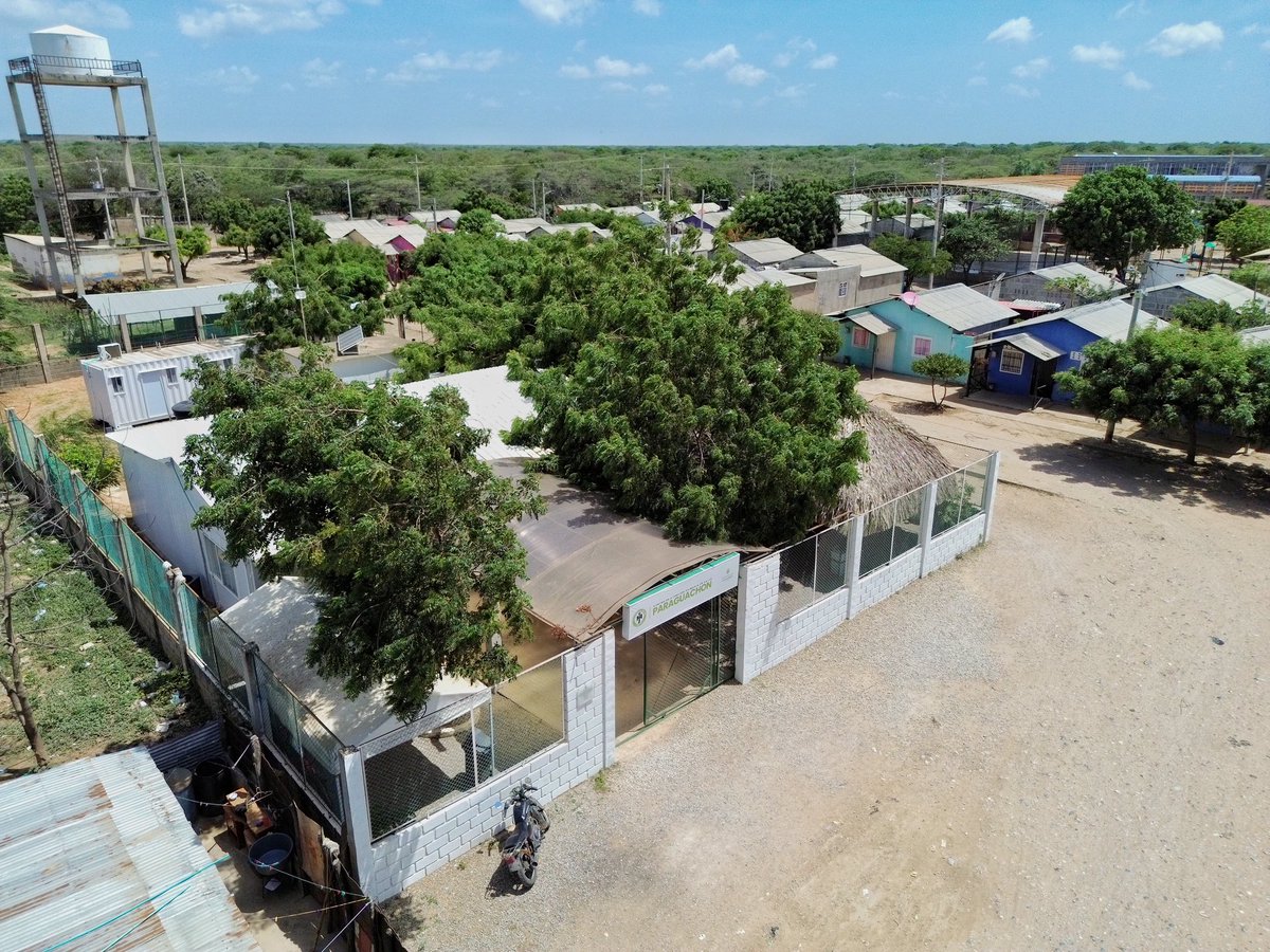 OIMColombia's tweet photo. Fortalecemos servicios de salud para salvar vidas en La Guajira. Entregamos equipos biomédicos y mobiliario que permitirán prestación de servicios en ginecología y pediatría. Cerca de 500 personas reciben atención mensualmente en este puesto de salud. https://t.co/sMgTizVZqA