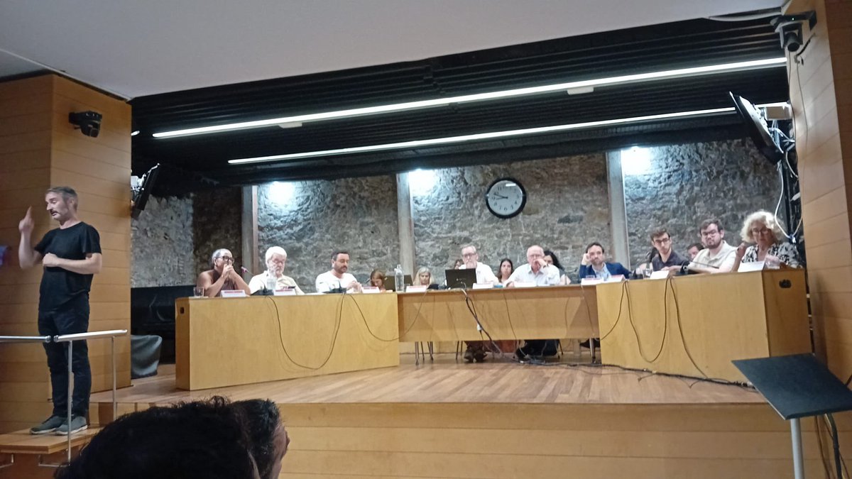 Acabat el darrer Plenari del curs polític al Districte d’Horta-Guinardo.
Bon estiu als habituals del plenari. El proper curs més i, tant de bo, millor.