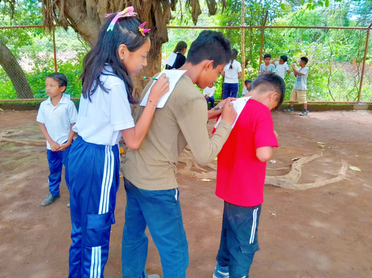 Espacios lúdicos con estudiantes de Educación Primaria para la gestión de las emociones y manejo del 
estrés, a fin de convivir desde el bienestar, paz y tranquilidad.