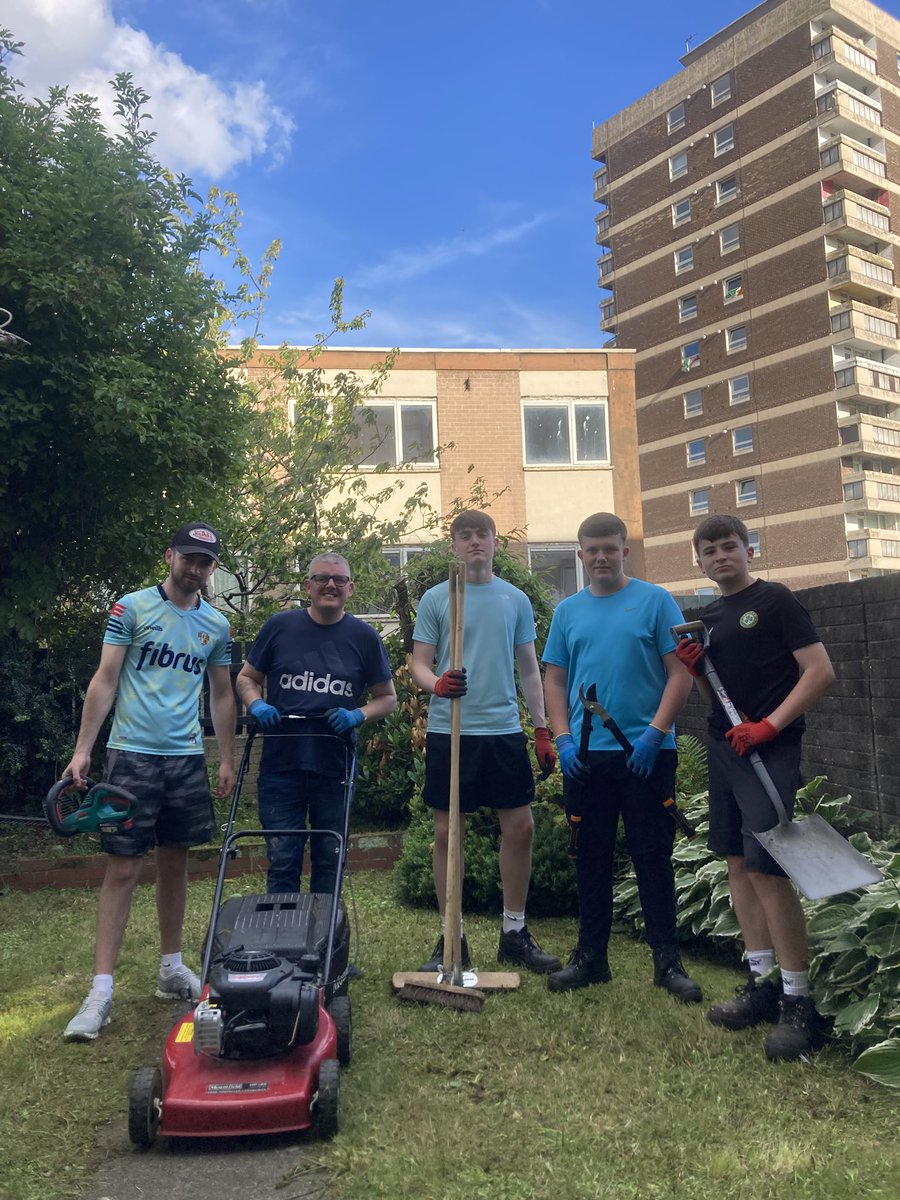 artilleryyc's tweet image. The lads completed another three older residents’ gardens tonight cutting back trees and bushes, mowing the grass, litter picking and bringing their outdoor spaces back to life. Fitted five safety lights. Fellas worked hard tonight.
