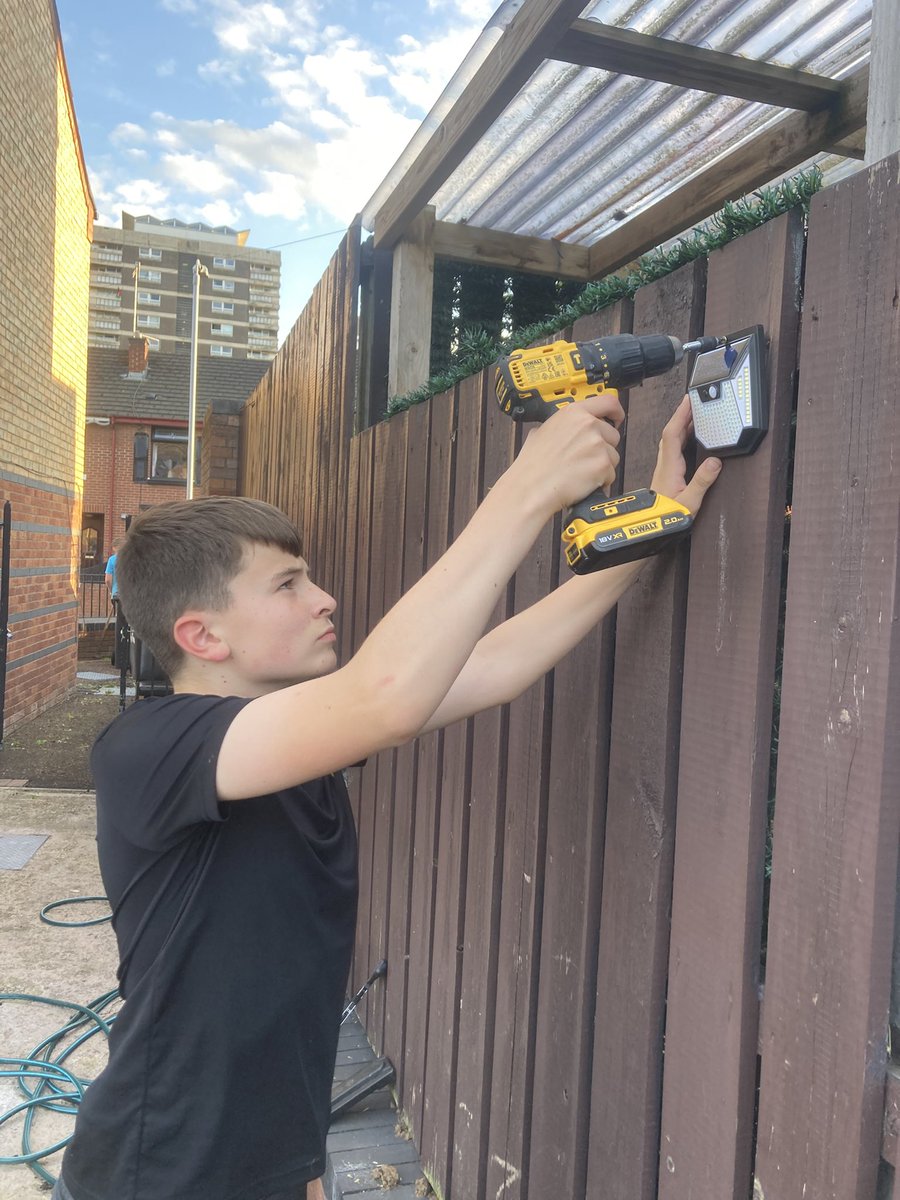 artilleryyc's tweet image. The lads completed another three older residents’ gardens tonight cutting back trees and bushes, mowing the grass, litter picking and bringing their outdoor spaces back to life. Fitted five safety lights. Fellas worked hard tonight.