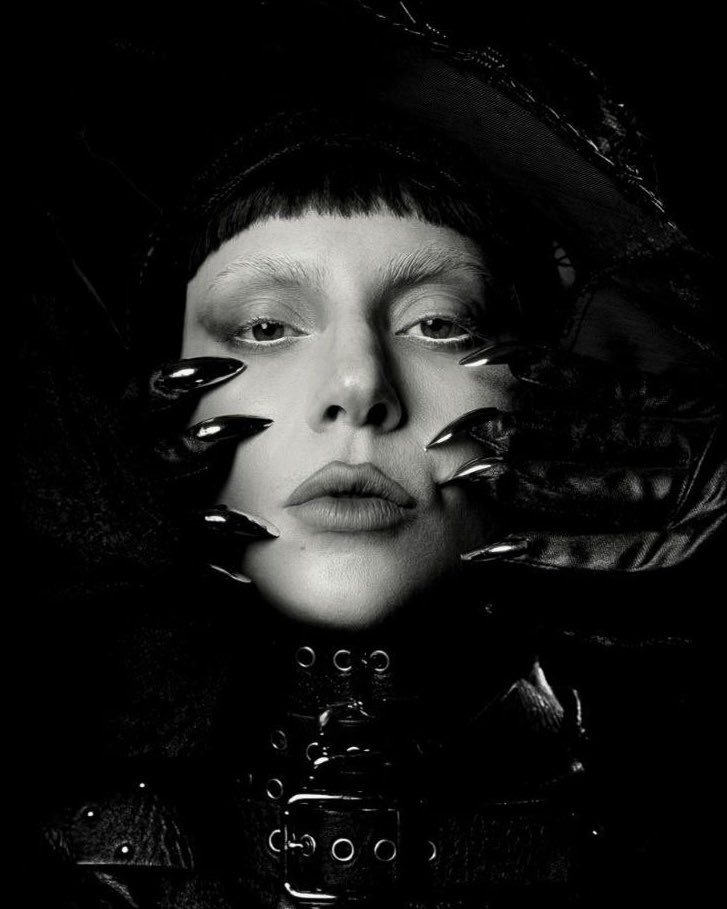 mmurr0913's tweet image. the new MAYHEM ball photo is taken from her GRAMMYS photoshoot right? and the hat and claws added digitally?