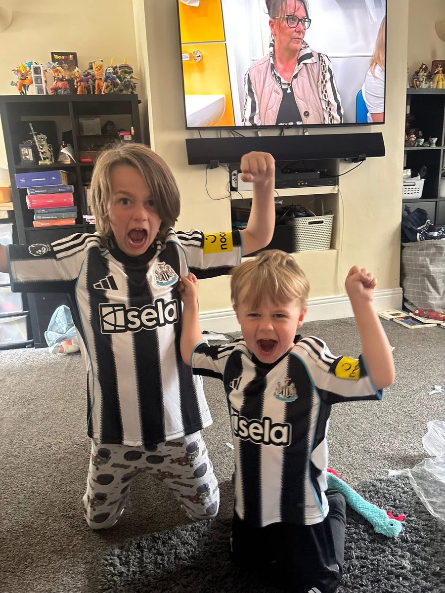 Chrismarshnufc's tweet image. New shirt day reward for great reports#nufc