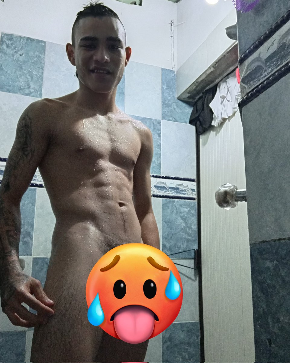 Juanesteba54083's tweet photo. Uff tengo tanta calor 🔥🥵 no quieres bañarte con migo.? https://t.co/sIA2e6iSft