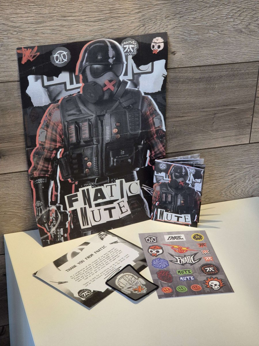 FastAnne_'s tweet image. Thank you so much @FNATIC for sending this sick merch package to celebrate your Mute bundle releasing recently! How cool is this poster?! 🧡