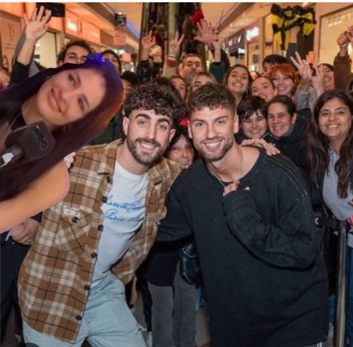 emilsgrl's tweet image. En #PYF decidieron llevar al stream a #SANTULI 💖 
pero una dijo que lleven al bolso de Ulises ya que están 24hs juntos…. Ni un respiro. Eso es lo malo de no venderte individualmente #GranHermano