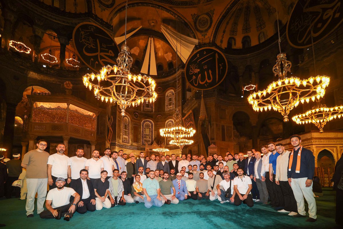 Bir diriliş muştusu taşırız gönüllerde.
Maziden geleceğe emanet...

Fetih nesli Ayasofya'ya yürüyor.

<a href="/AKGenclikGM/">AK Gençlik</a> <a href="/akgencistanbul/">AK Gençlik İstanbul</a> 
<a href="/avyusufibis/">Yusuf İBİŞ</a> <a href="/nevzatyucetr/">Nevzat Yüce</a>