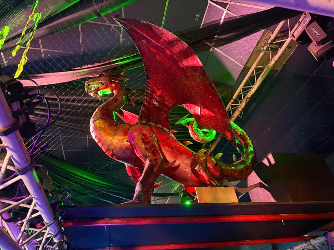 It wouldn't be The Enchanted Lands without a dragon!! 🐉